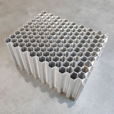 کیفیت  Two Piece Adhesive Type Aluminum Honeycomb Core Used In Deformable Crash Test Barriers کارخانه