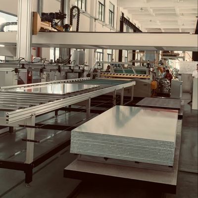خط توليد پانل هاي مدام آلومينيومي با ظرفيت 1000 قطعه در روز