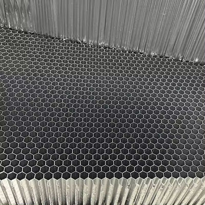 اندازه استاندارد 1220 * 2440mm هسته عسل آلومینیومی برای صنعت ساختمان