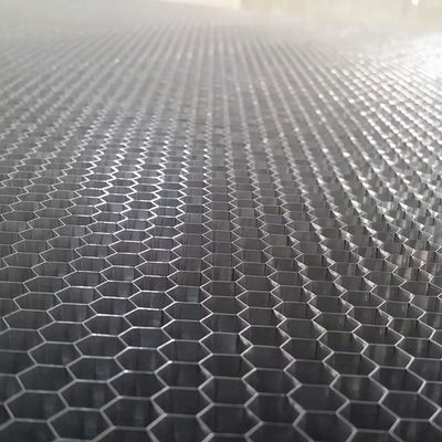 اندازه بیش از حد 2500mm طول آلومینیوم Honeycomb هسته برای ماشین آلات فیبر شیمیایی پانل اصلاح کننده