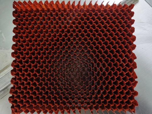ضخامت 5.2mm تراکم 56 انعطاف پذیر Nomex Honeycomb Core شکل آلو شبکه سوراخ شده