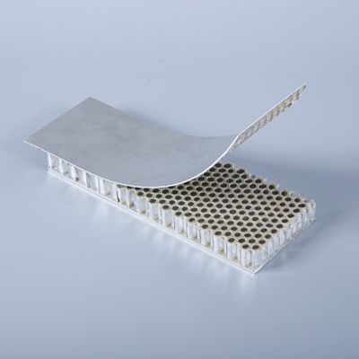 مقاومت در برابر ضربه ≥15MPa/M2 پانل های عسل آلومینیومی برای ساخت دیوار پرده