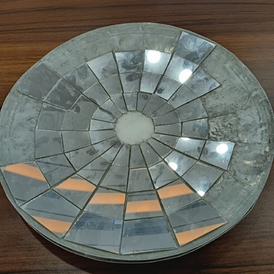 از پنل های لانه زنبوری آلومینیومی سبک وزن و با استحکام بالا در پنل های خورشیدی استفاده می شود.